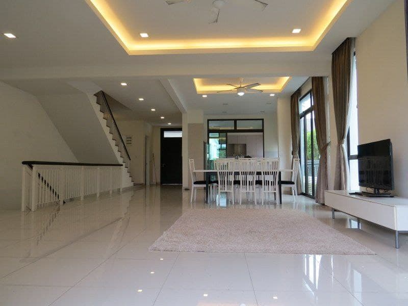 Jalan Pinggiran 2, The Golf East