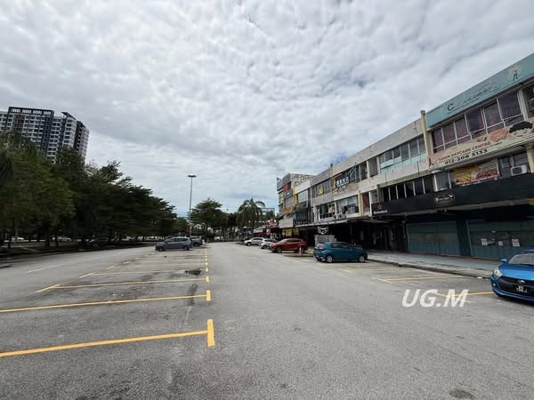 Limited Bandar Botanic 3sty Shoplot Facing Road - photo 2