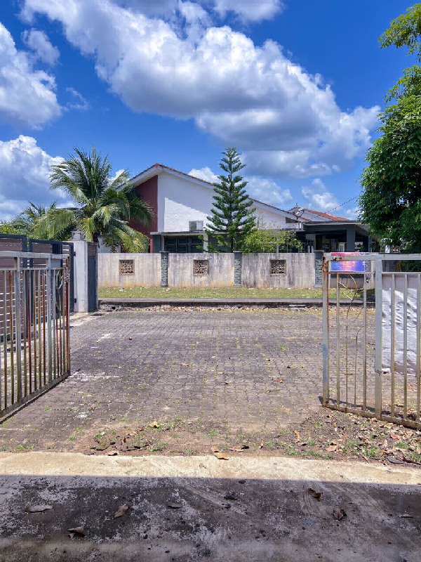Extended Single Storey Semi D Kota Sas Presint 3 - photo 2