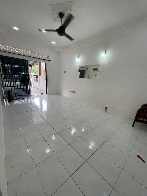 Dekat Bandar. Teres Indera Mahkota 8 (Desa Samudera) - photo 2