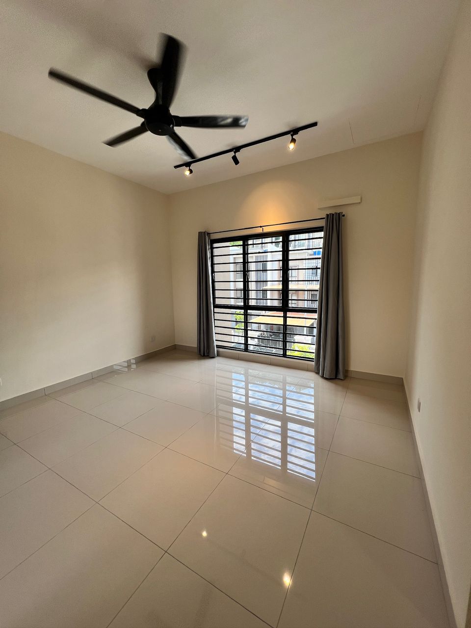 Nassim Height - photo 2