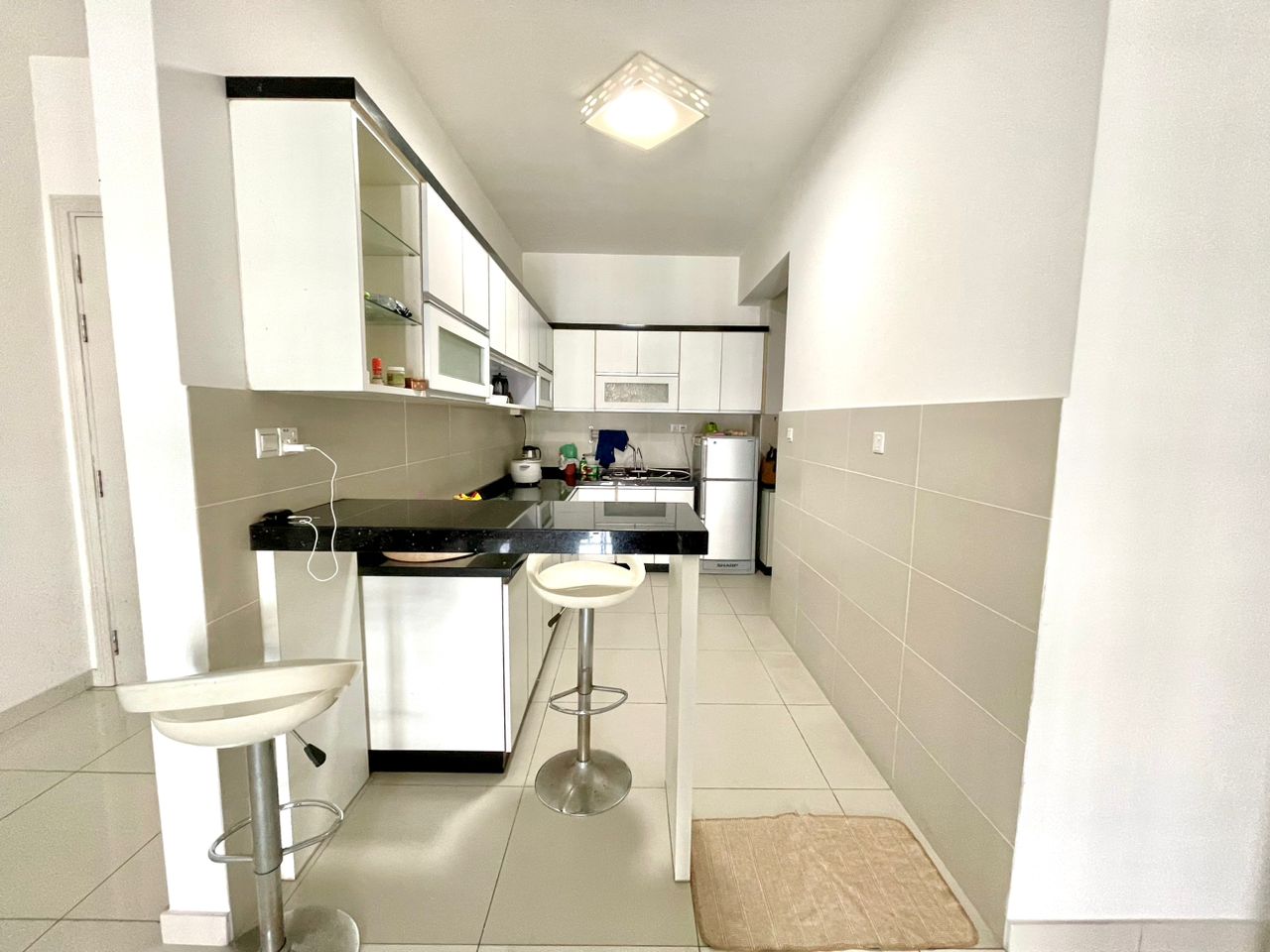 THE LIGHT LINEAR Fully Furnished 1475sf Mid Floor - photo 3