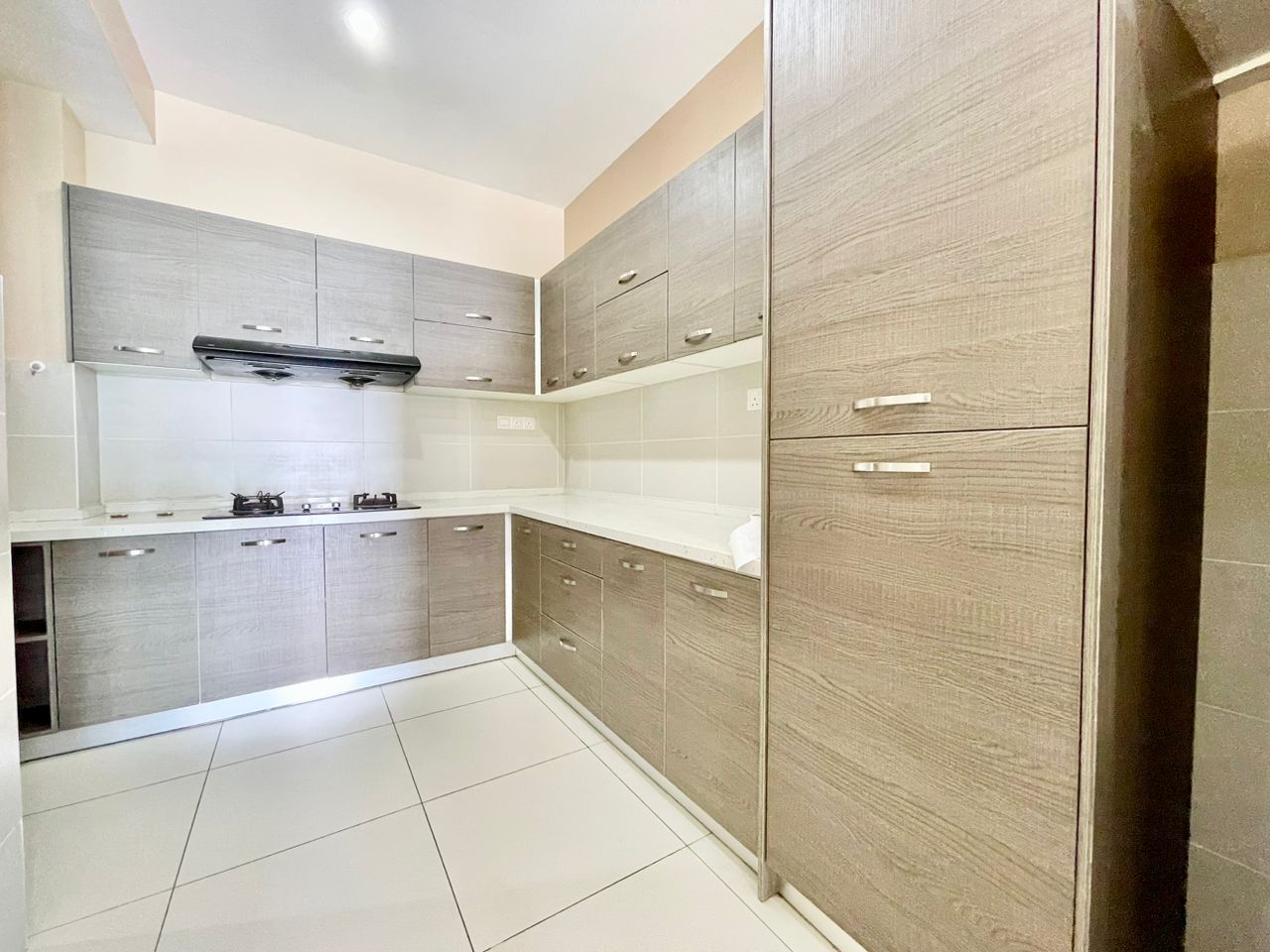 THE LIGHT LINEAR Fully Furnished 1475sf High Floor - photo 3