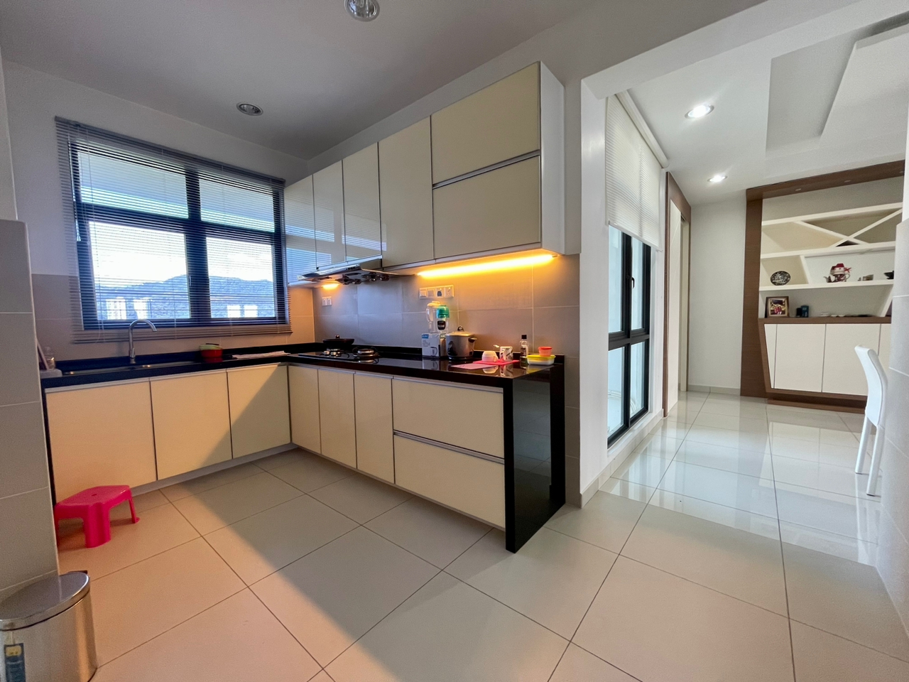 THE LIGHT LINEAR High Floor SEAVIEW FURNISHED - photo 3