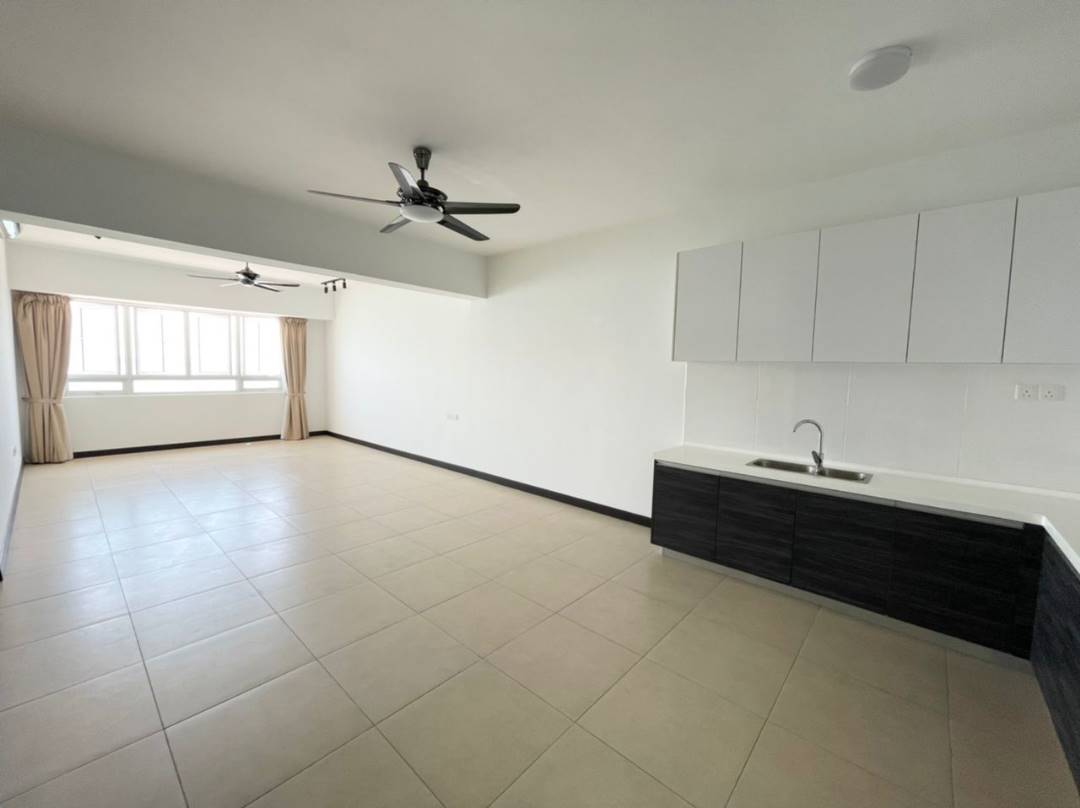 PEARL REGENCY CONDO 1371sf Renovated Seaview - photo 3