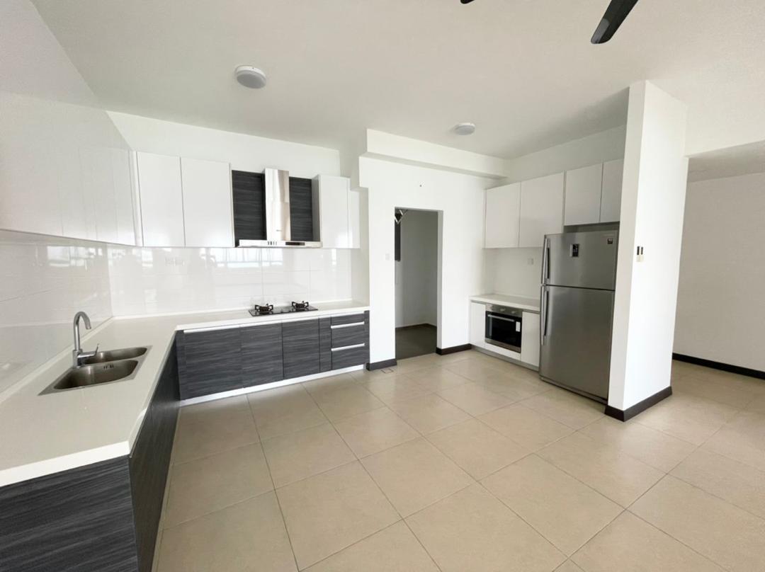 PEARL REGENCY CONDO 1371sf Renovated Seaview - photo 4