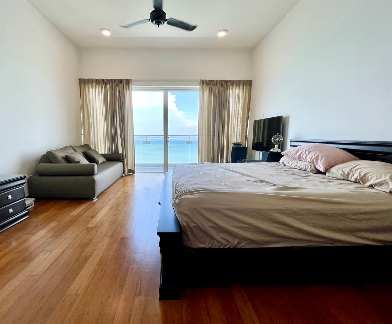 ONE TANJUNG 4760sf Fully Reno High Floor - photo 4