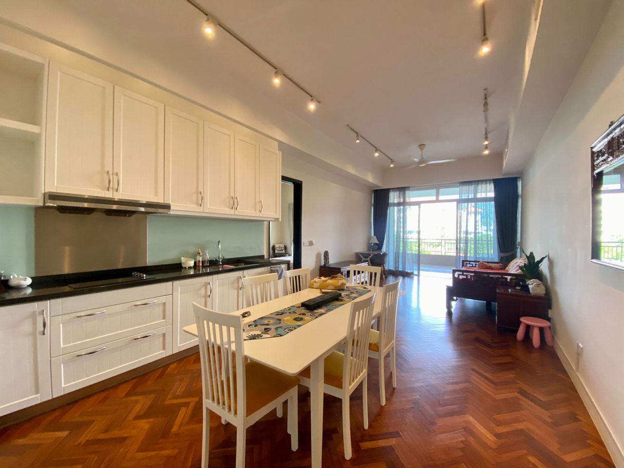 Quayside Seafront 1671sf Renovated - photo 3