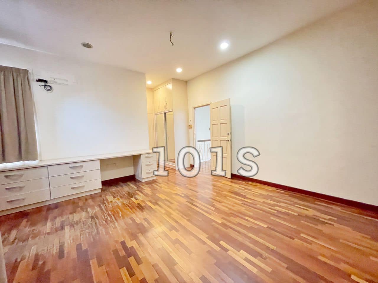 RM880K KEMUNING BAYU 2STY 4R4B FULLY RENOVATED - photo 2