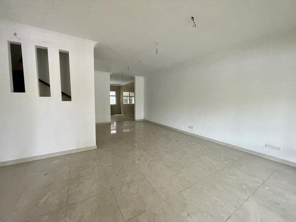 RM830K ANJUNG SARI 3STY NEW HOUSE 7R5B