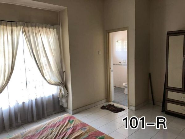 RM665K KOTA KEMUNING LIPARIS 2STY RENOVATED - photo 3