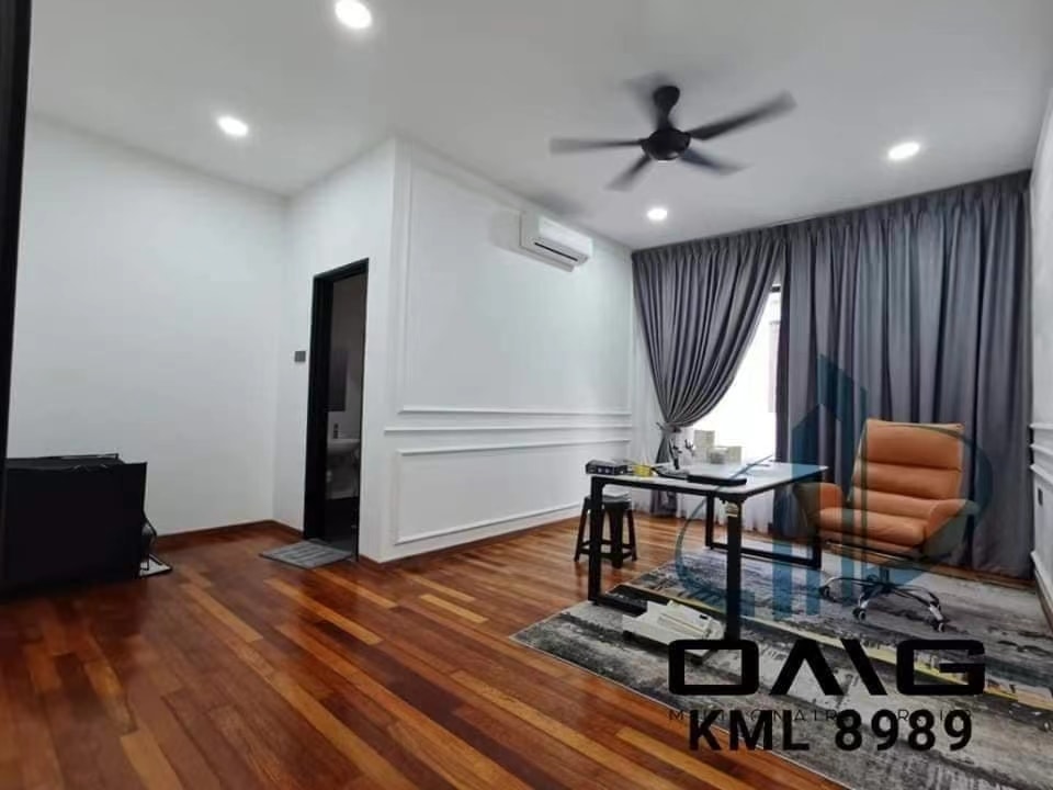 RM1 5M BANDAR PARKLAND 2STY SEMI D RENOVATED - photo 3
