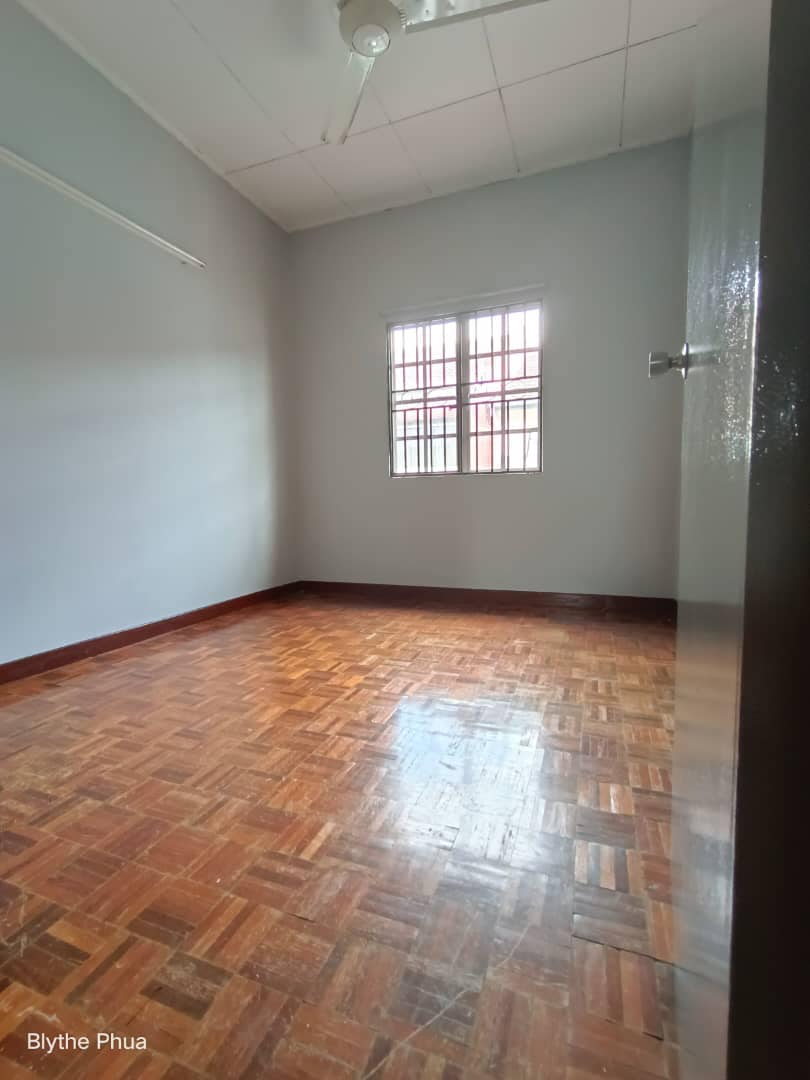 RM599K BUKIT RAJA JALAN ZAPIN 2STY NEWLY PAINT - photo 3