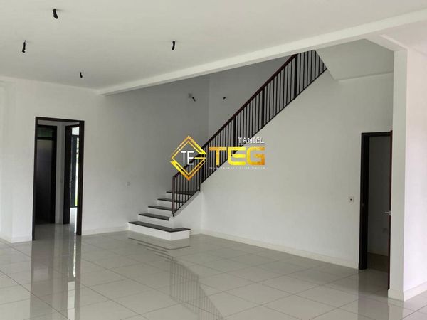 RM1 72M BUKIT RAJA LAMAN LAKESIDE 2STY SEMID NEW