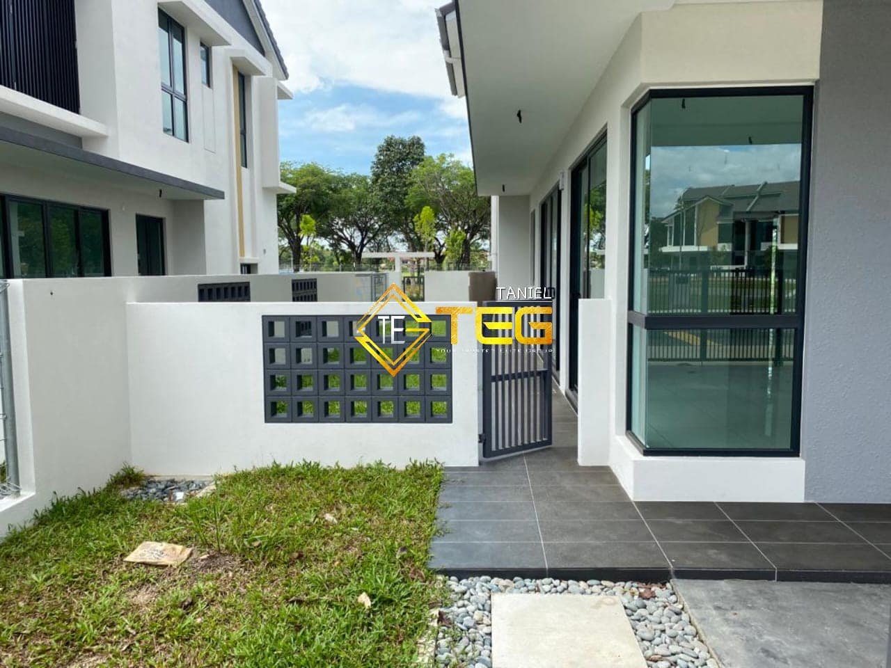 RM1 72M BUKIT RAJA LAMAN LAKESIDE 2STY SEMID NEW - photo 3