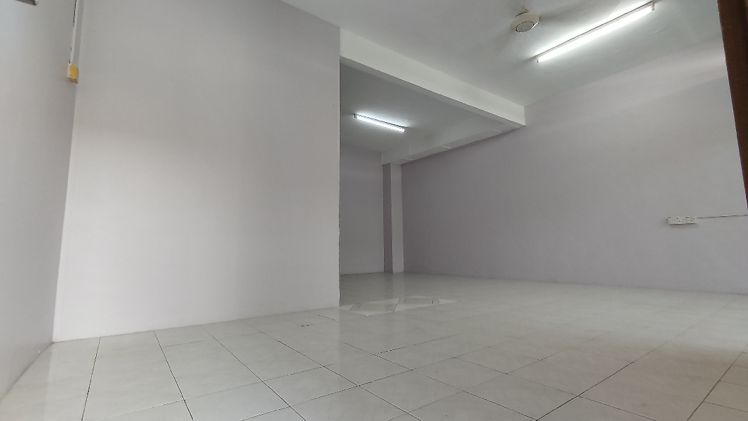 Menglembu Double Storey Newly Refurbished Terrace House For Sale - photo 3