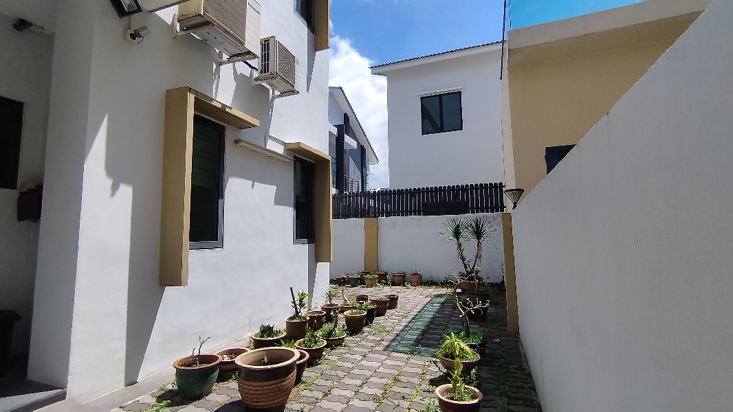 Taman Lapangan Hartamas spacious Fully Furnished 2.5 Storey Semi D For Sale  - photo 3