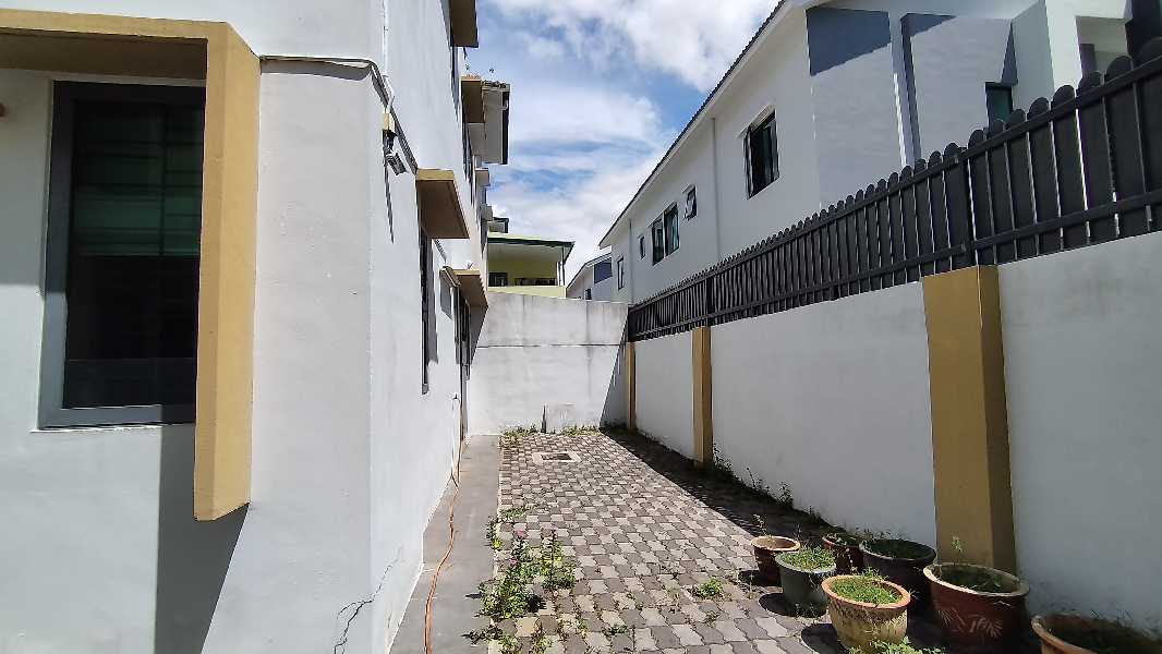 Taman Lapangan Hartamas spacious Fully Furnished 2.5 Storey Semi D For Sale  - photo 4