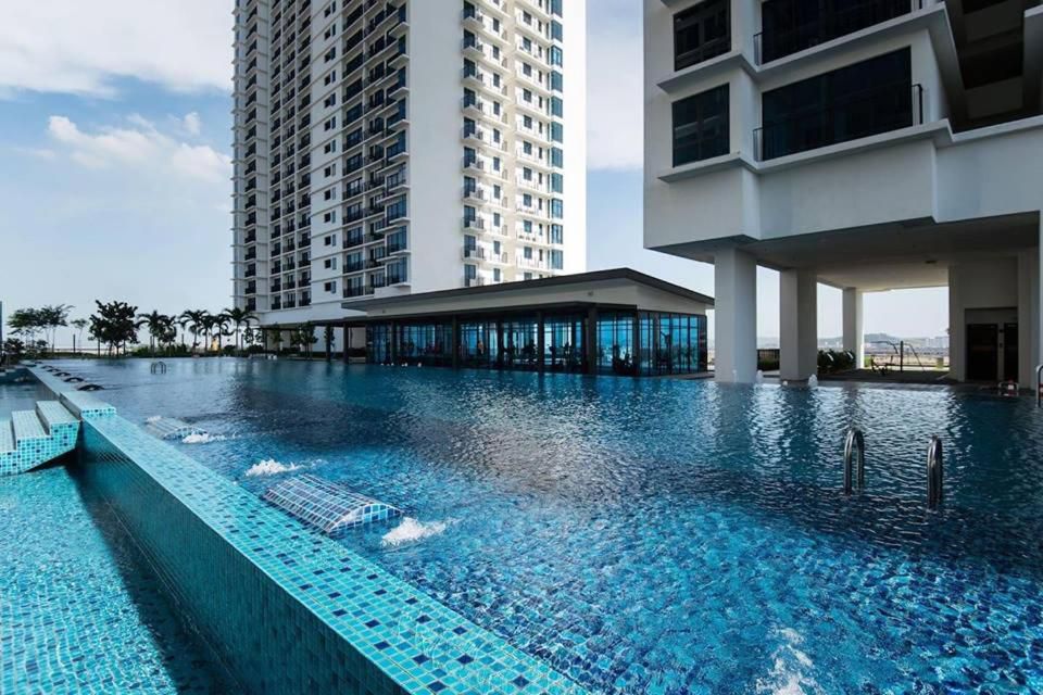 Trefoil Residence Setia Alam by JR - photo 5