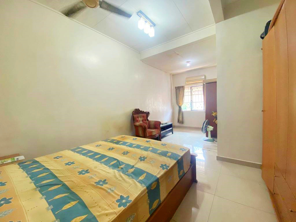 SA2303 1853 Sek 7 Jln Kristal House by Emily - photo 5