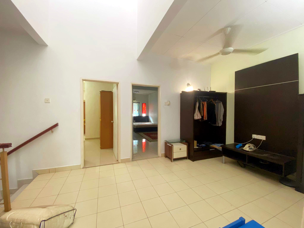 SA2303 1853 Sek 7 Jln Kristal House by Emily - photo 6