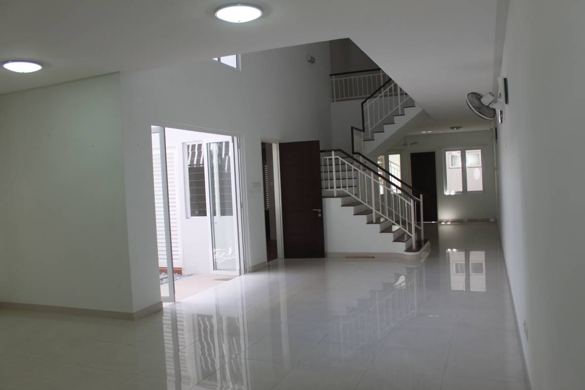 2 Sty House Temasya Suria Glenmarie by Emily - photo 2