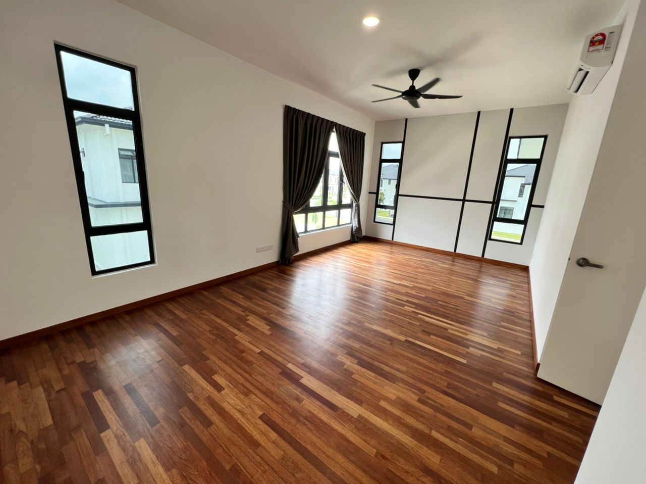 Corner Norton Eco Grandeur Bungalow by Benson - photo 5