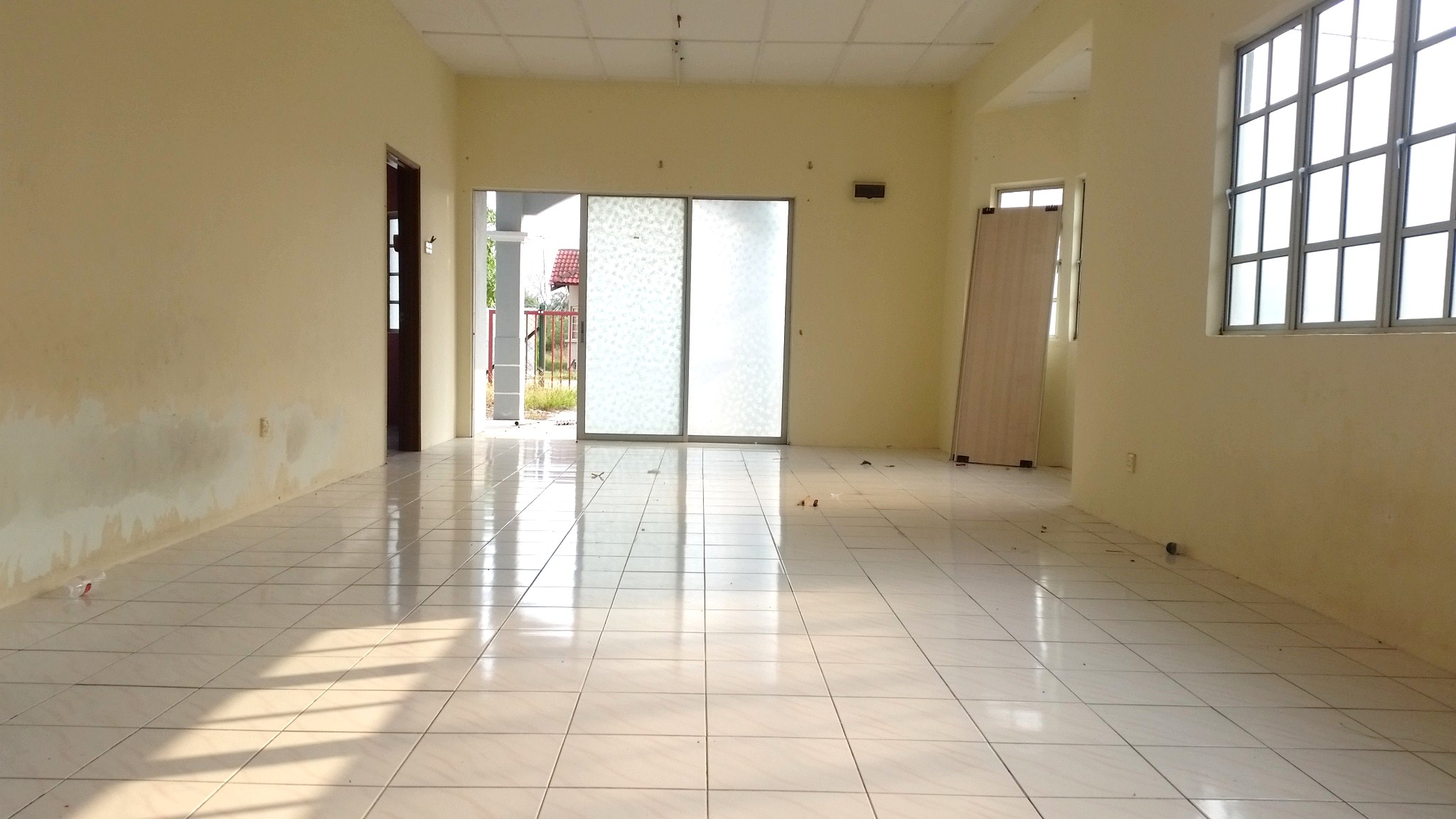 Single Sty Bungalow Desa Mawar Tanjong Karang - photo 5