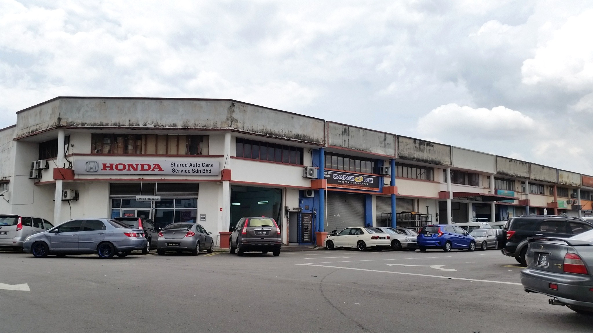 One and Half Sty Factory TTDI Jaya Shah Alam - photo 2