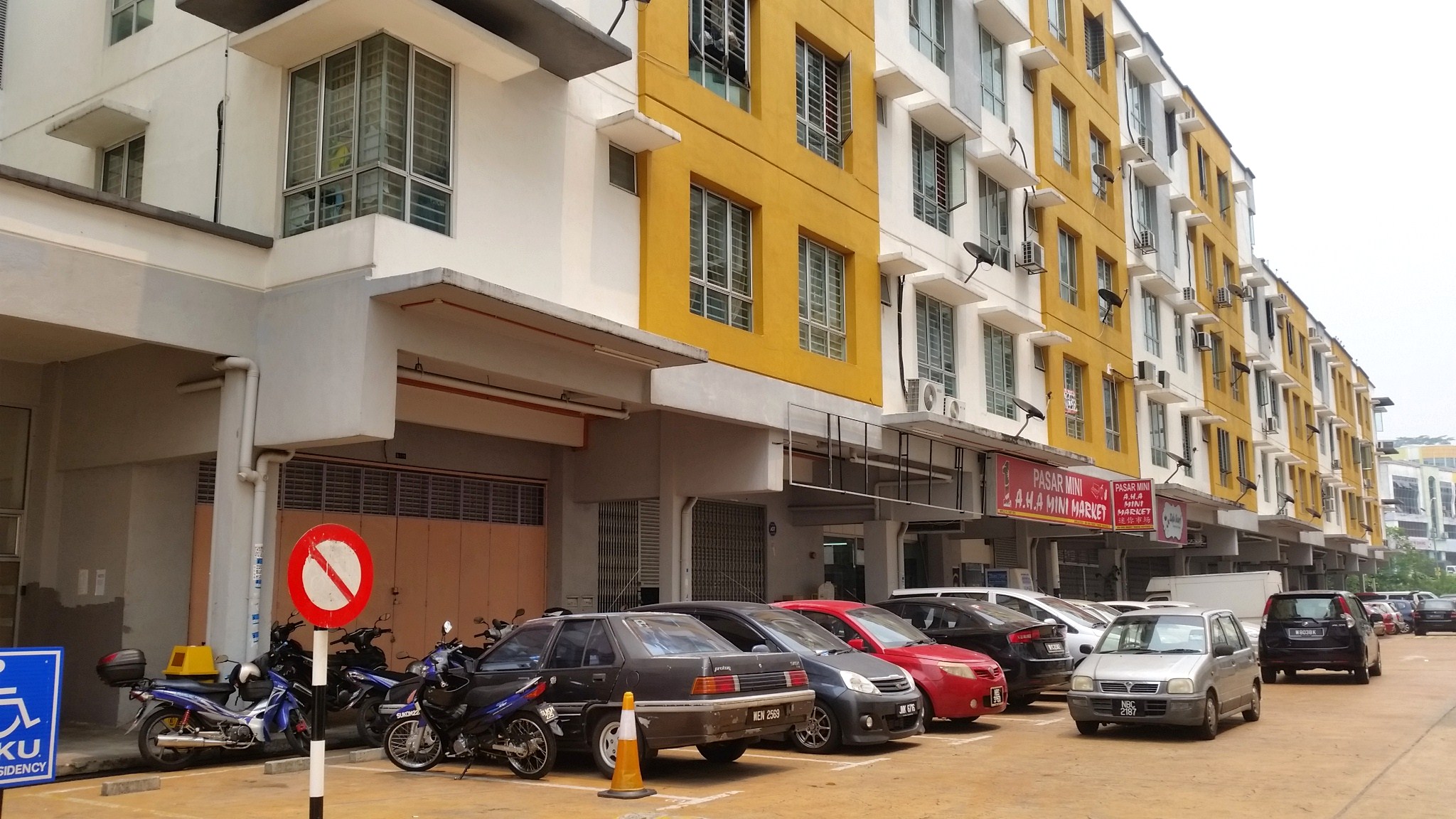 Ground Floor Shop One Six Two Residency Selayang - photo 4