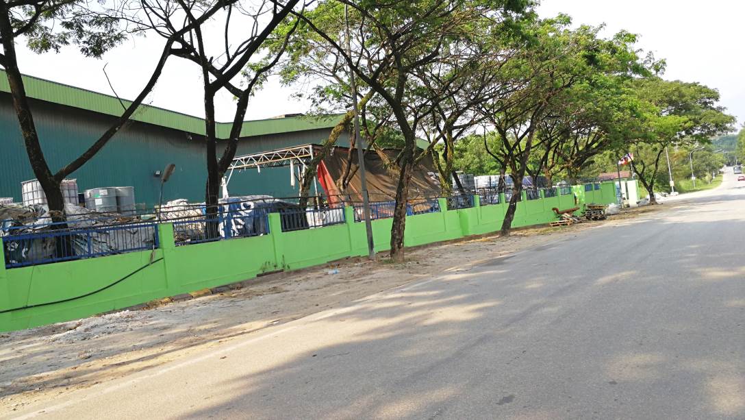 10Acres Freehold Land Zoned Industrial Ijok - photo 5