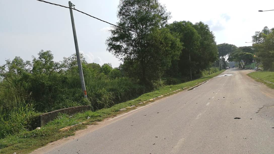 10Acres Freehold Land Zoned Industrial Ijok - photo 3