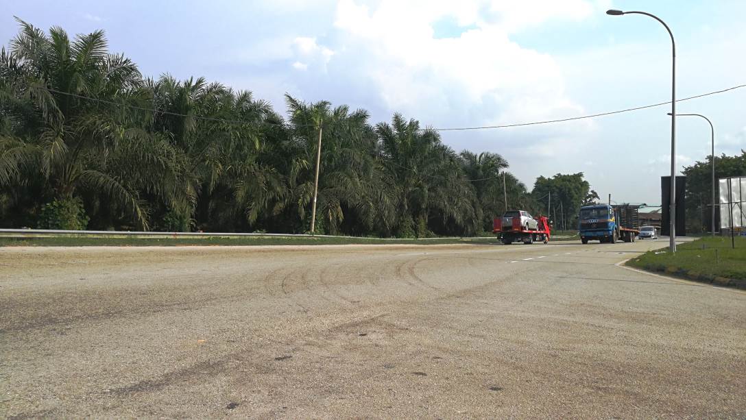 10Acres Freehold Land Zoned Industrial Ijok - photo 2