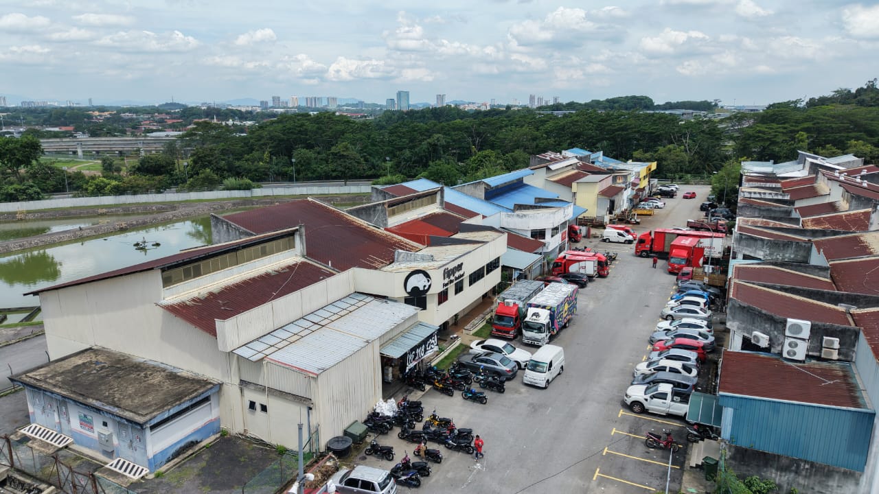 One and HalfTerrace Factory Seri Kembangan Serdang - photo 4