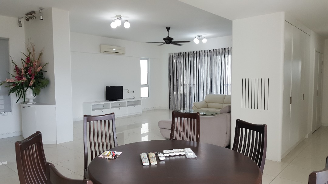 Platino Luxury Condo ...