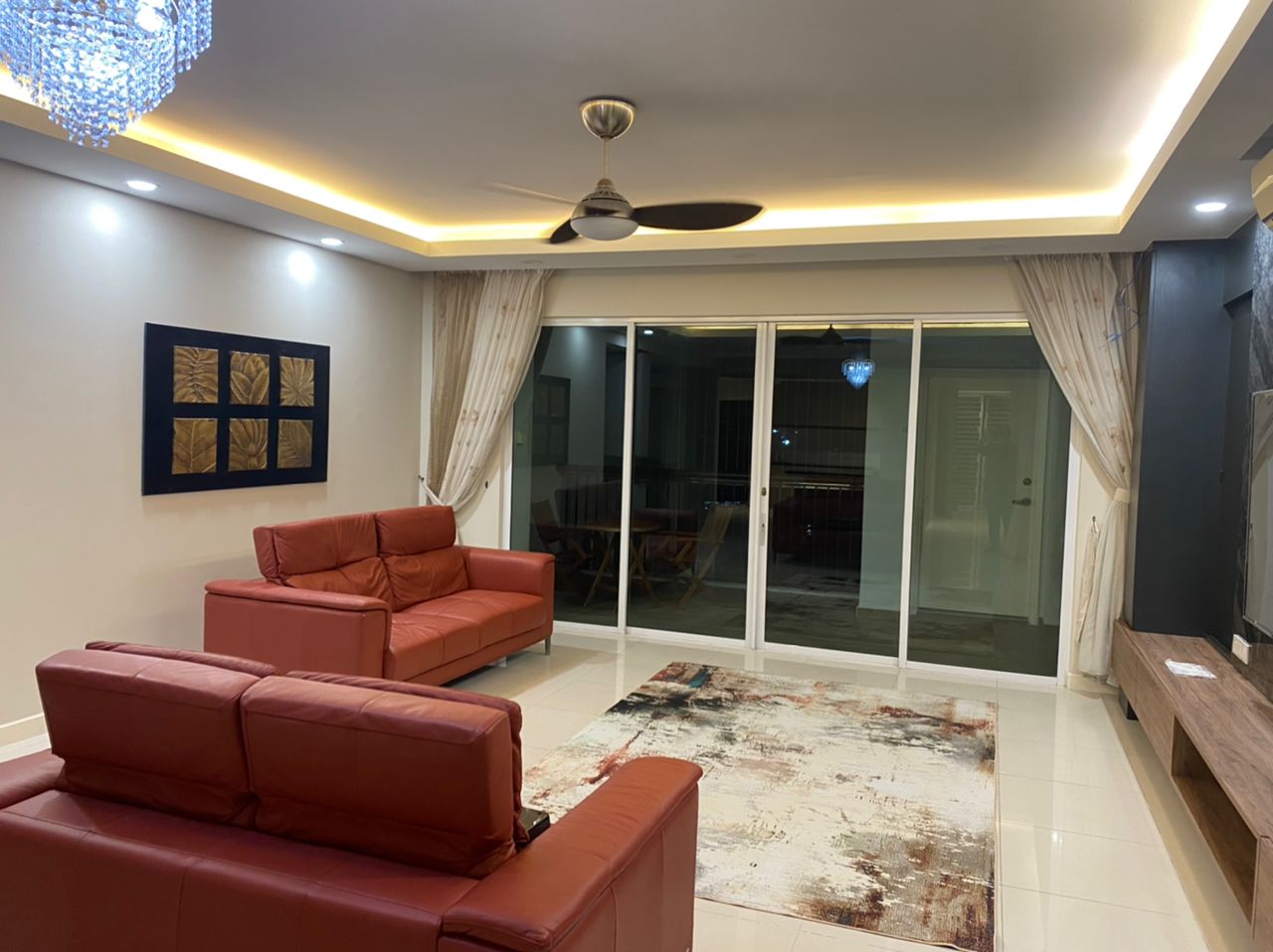 Platino Luxury Condo ...