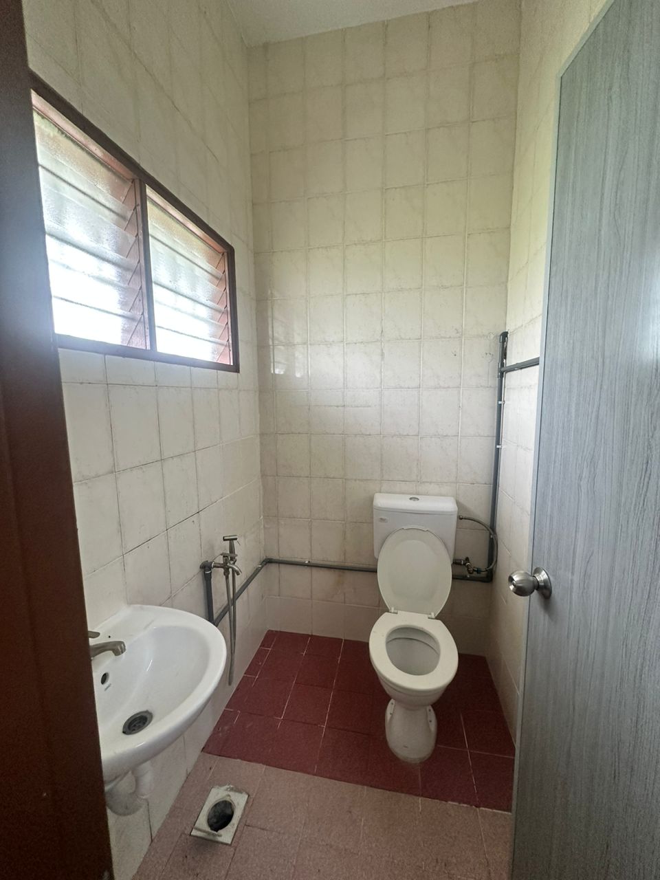 Fully Refurbished Double Storey for SALE Tmn Mewah - photo 9
