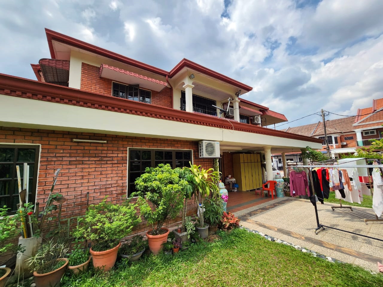 Corner 2 Storey Cher ...