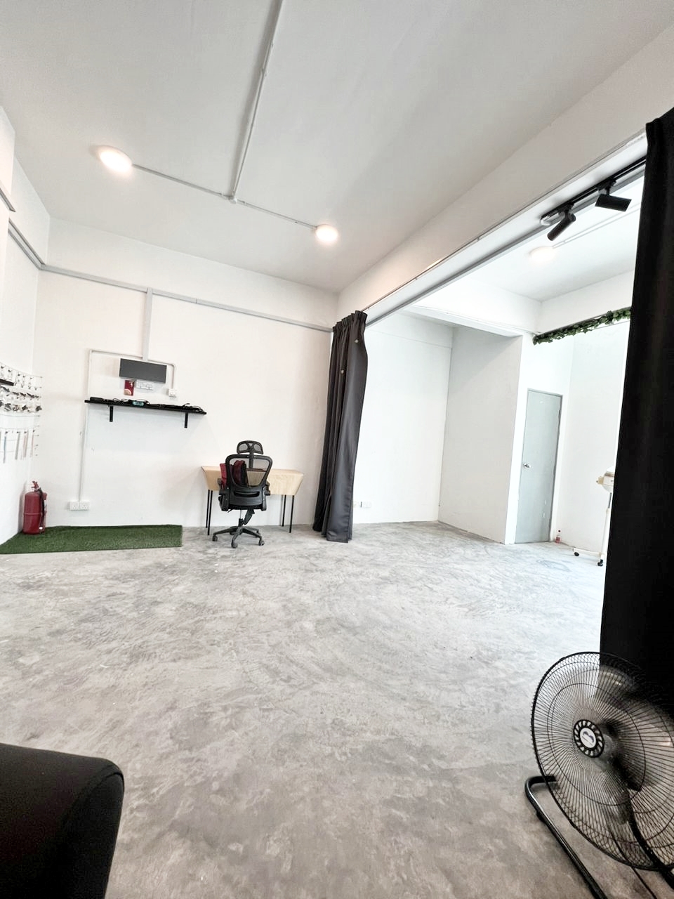 Taman Equine Shop room - photo 3