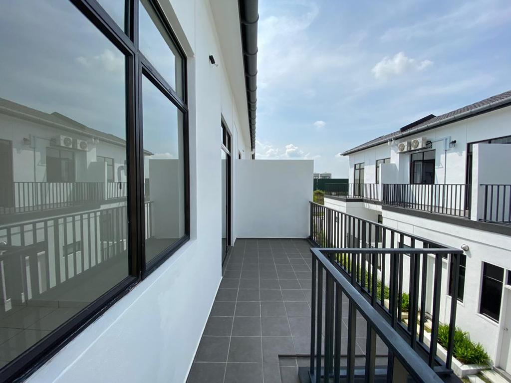 CORNER Double Storey House Eco Grandeur Puncak Ala - photo 2
