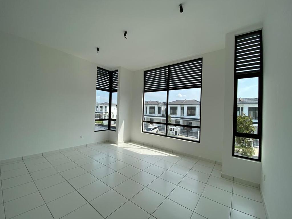 CORNER Double Storey House Eco Grandeur Puncak Ala - photo 4