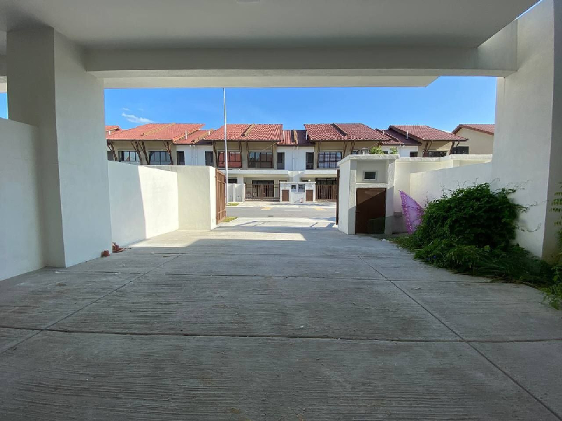 FACING SOUTH Double Storey Serene Height Dahlia, Bangi    - photo 2