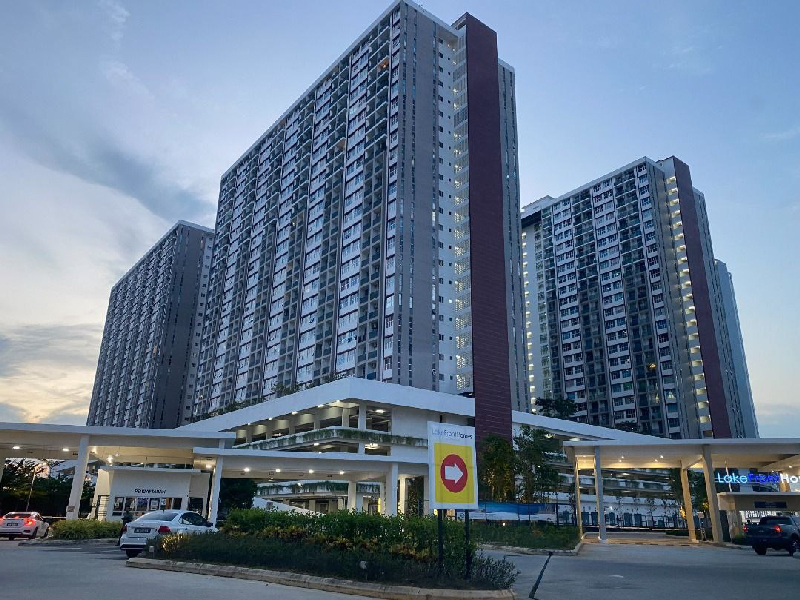 PARTIAL FURNISHED Condominium Lakefront Home Cyberjaya Selangor - photo 1