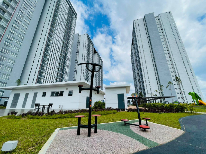 BRAND NEW Condominium Lakefront Homes Cyberjaya - photo 1