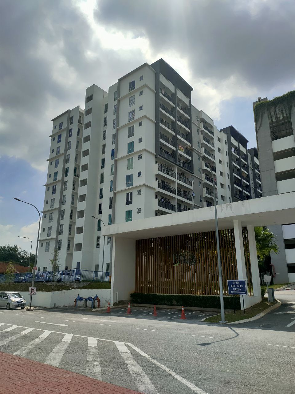CORNER UNIT Puncak Hijauan Aprmnt Sg Tangkas Kjg