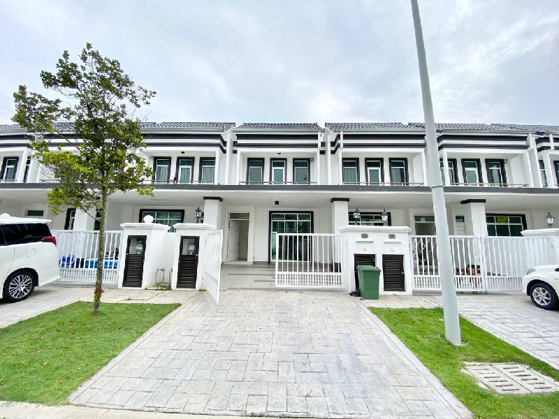 WITH BALCONY 2 Storey Terrace Merrydale Eco Majestic Semenyih