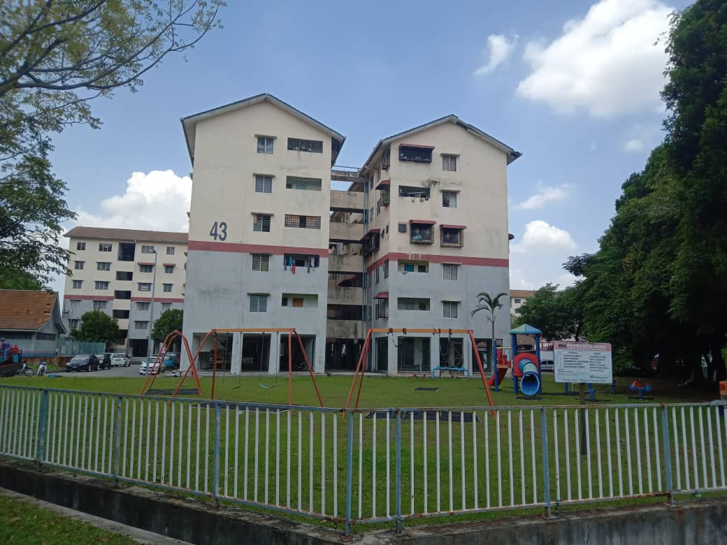 Flat PKNS Seksyen 7 by Zainal 3 - photo 2