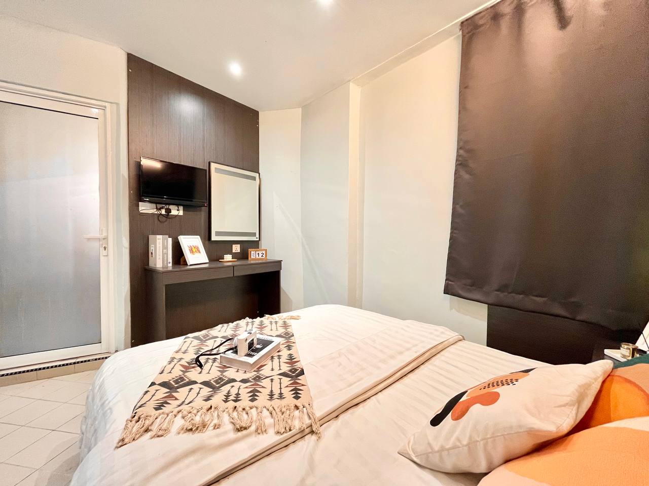 FULLY FURNISHED Q INN PJS 8  Queen Bed by Zainal - photo 3