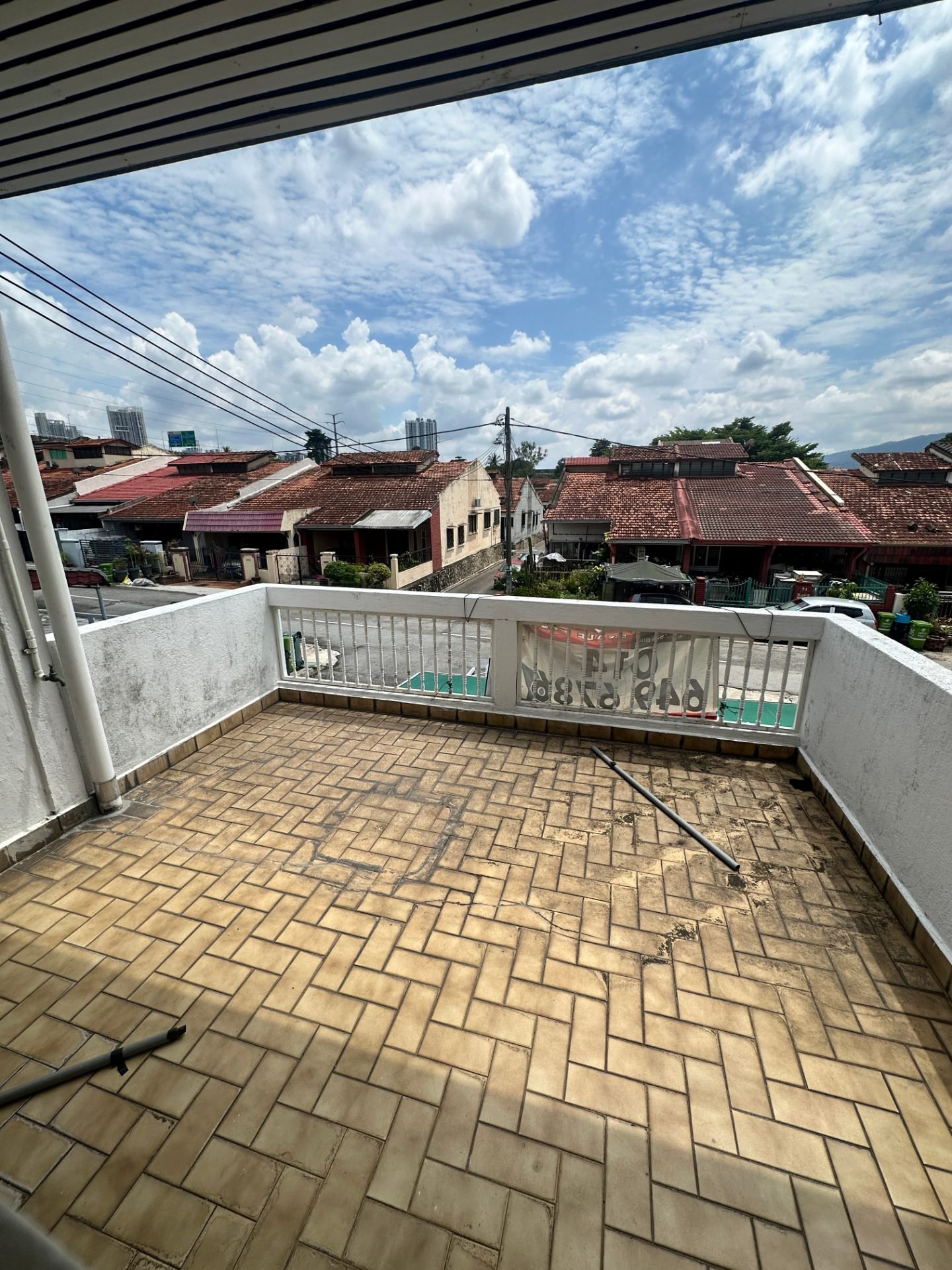 2 Storeys Kepong Baru Landed End Lot with ample parking lot side and back