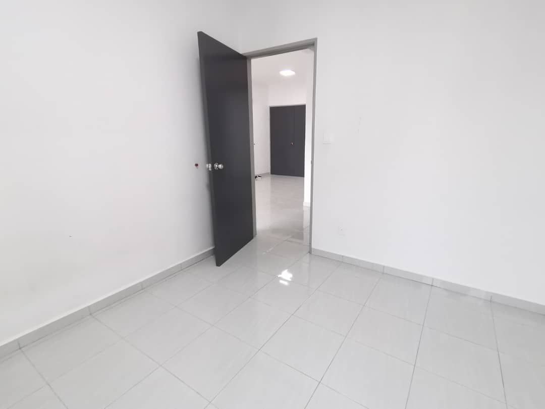 RESIDENSI LAGUNA BIRU 2, TAMAN TASIK BIRU, KUNDANG - photo 7